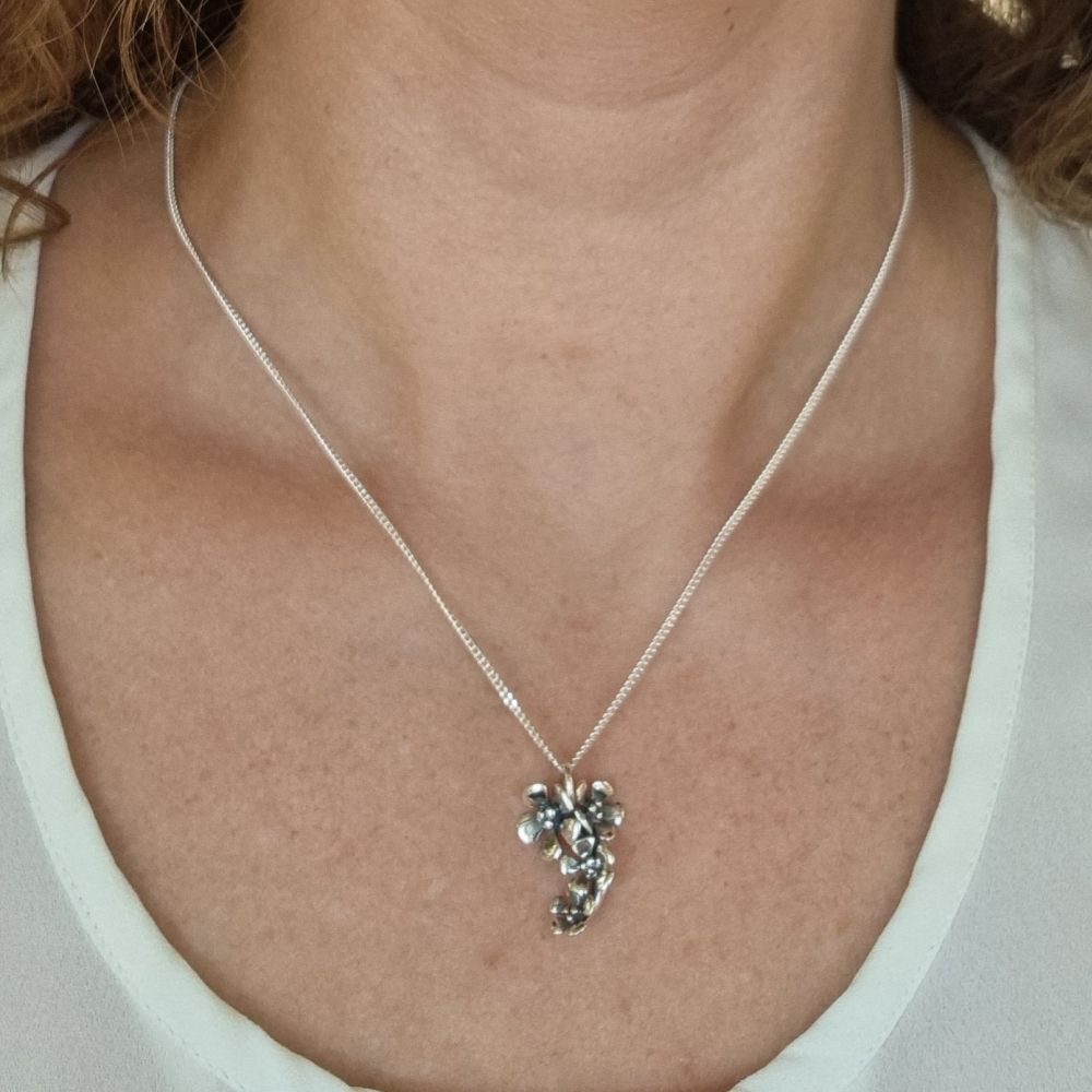 ÄPPELBLOM S halsband - Guldviva Jewellery