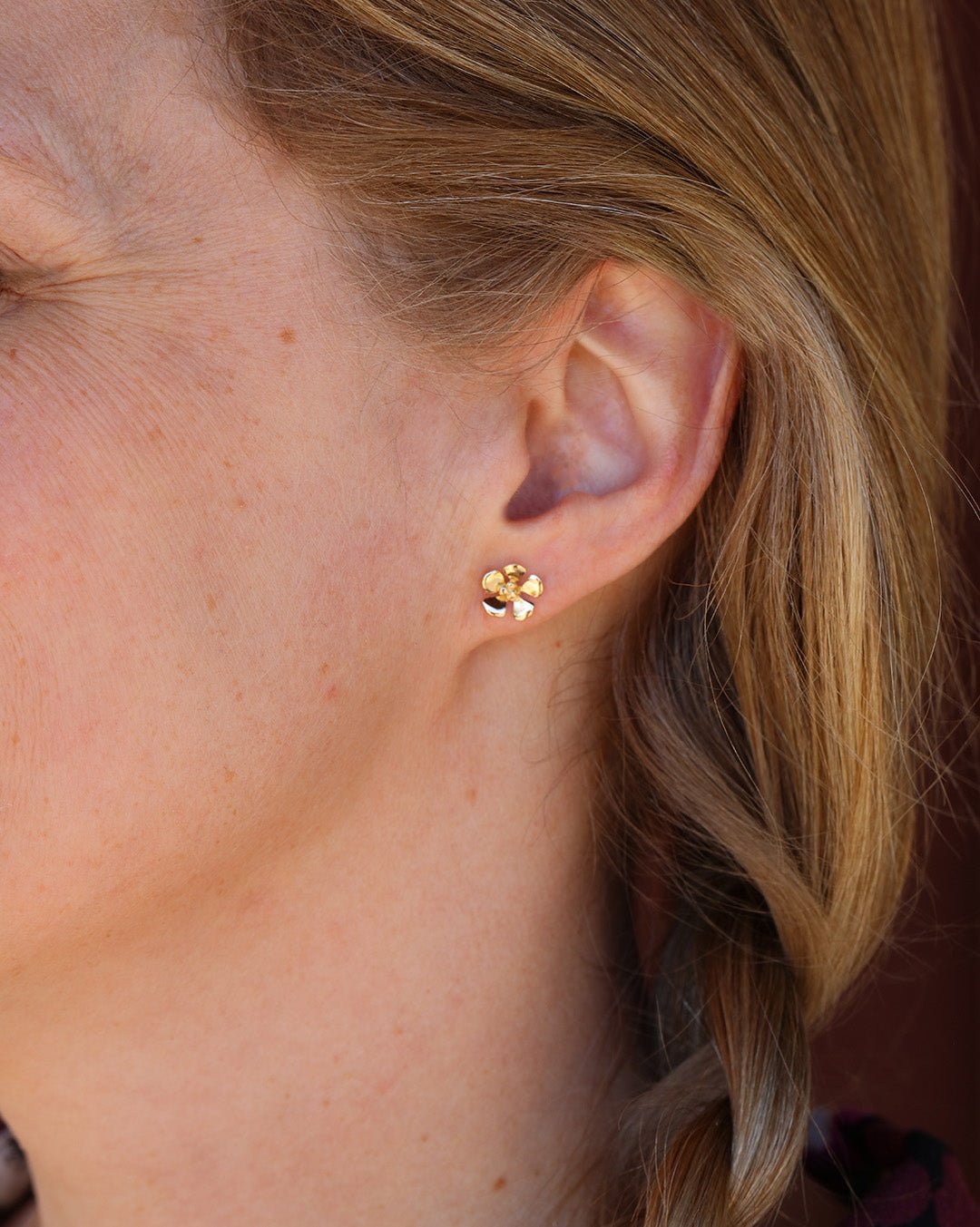 ÄPPELBLOM 18K örhängen på stift - Guldviva Jewellery