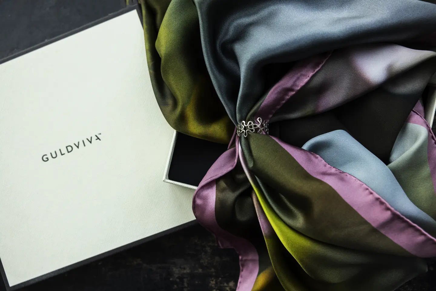 ÄPPELBLOM scarf - Guldviva Jewellery