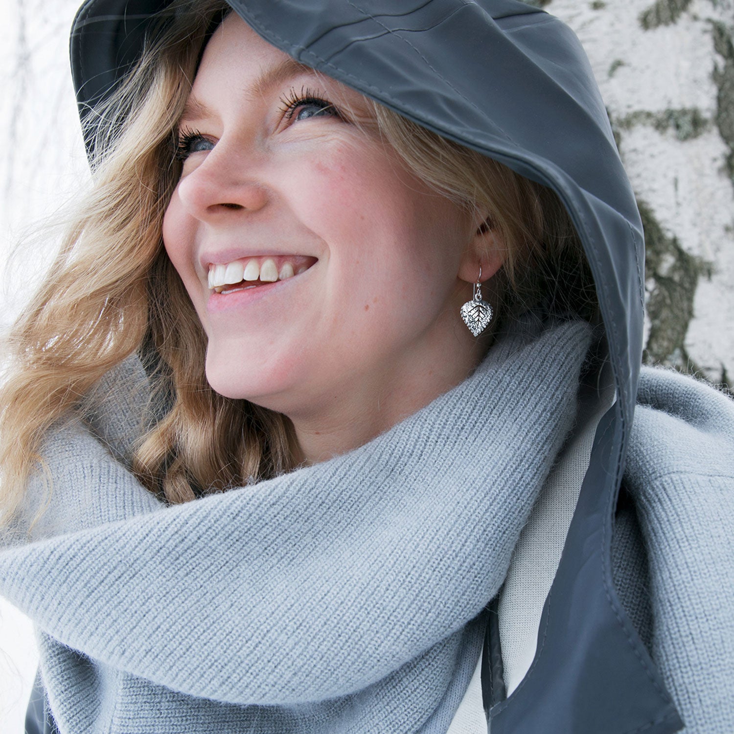 BJÖRK örhängen på krok - Guldviva Jewellery