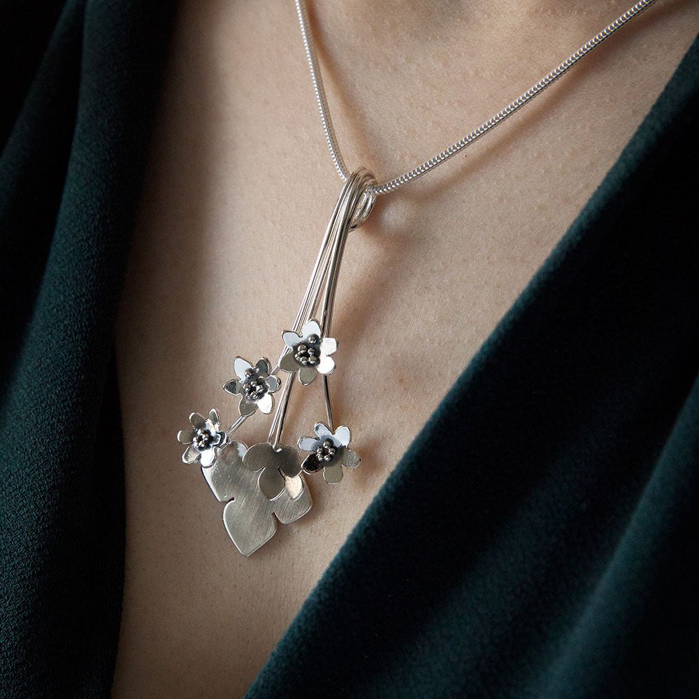 BLÅSIPPA BLAD XL halsband - Guldviva Jewellery
