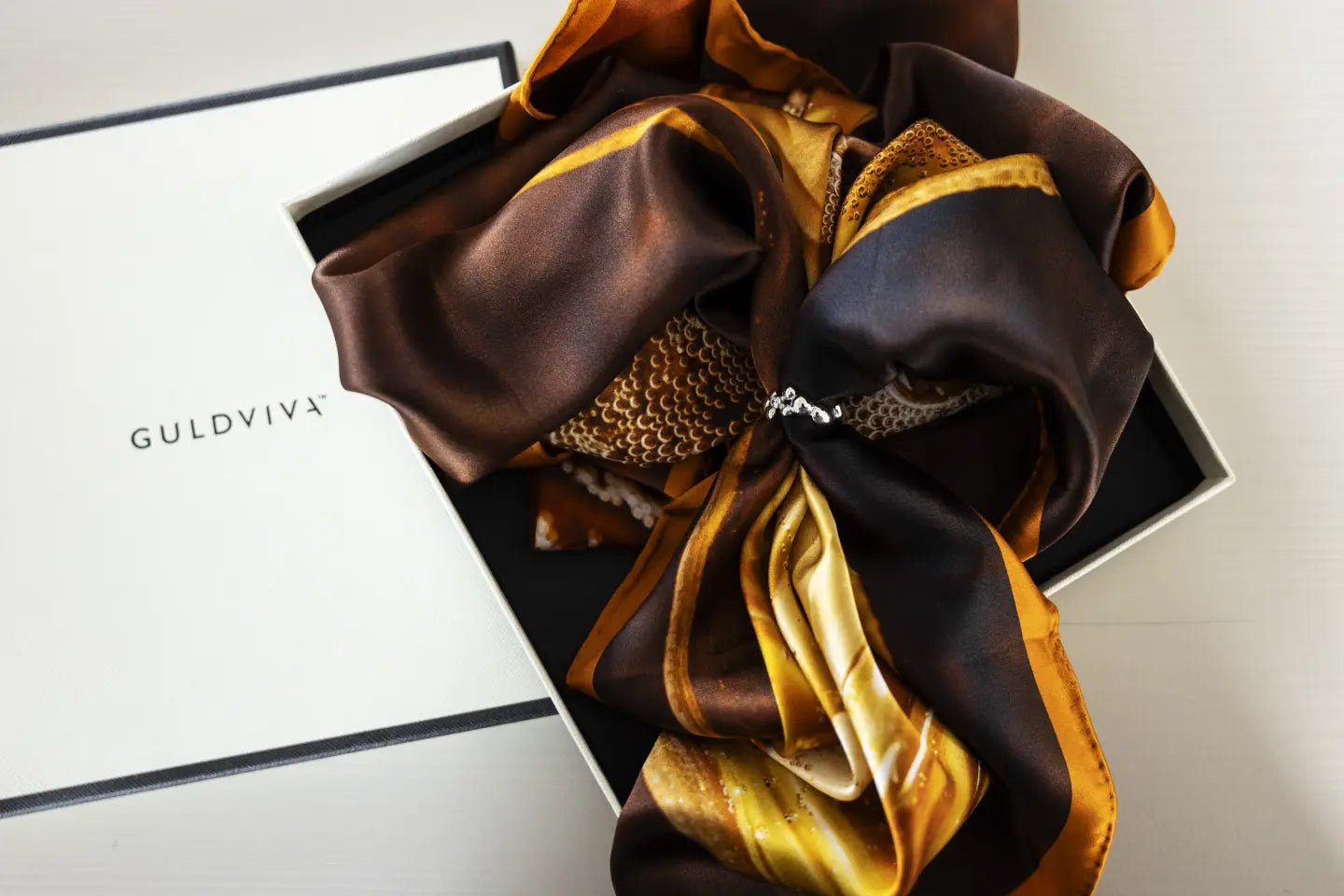 CELEBRATE Scarfring - Guldviva Jewellery