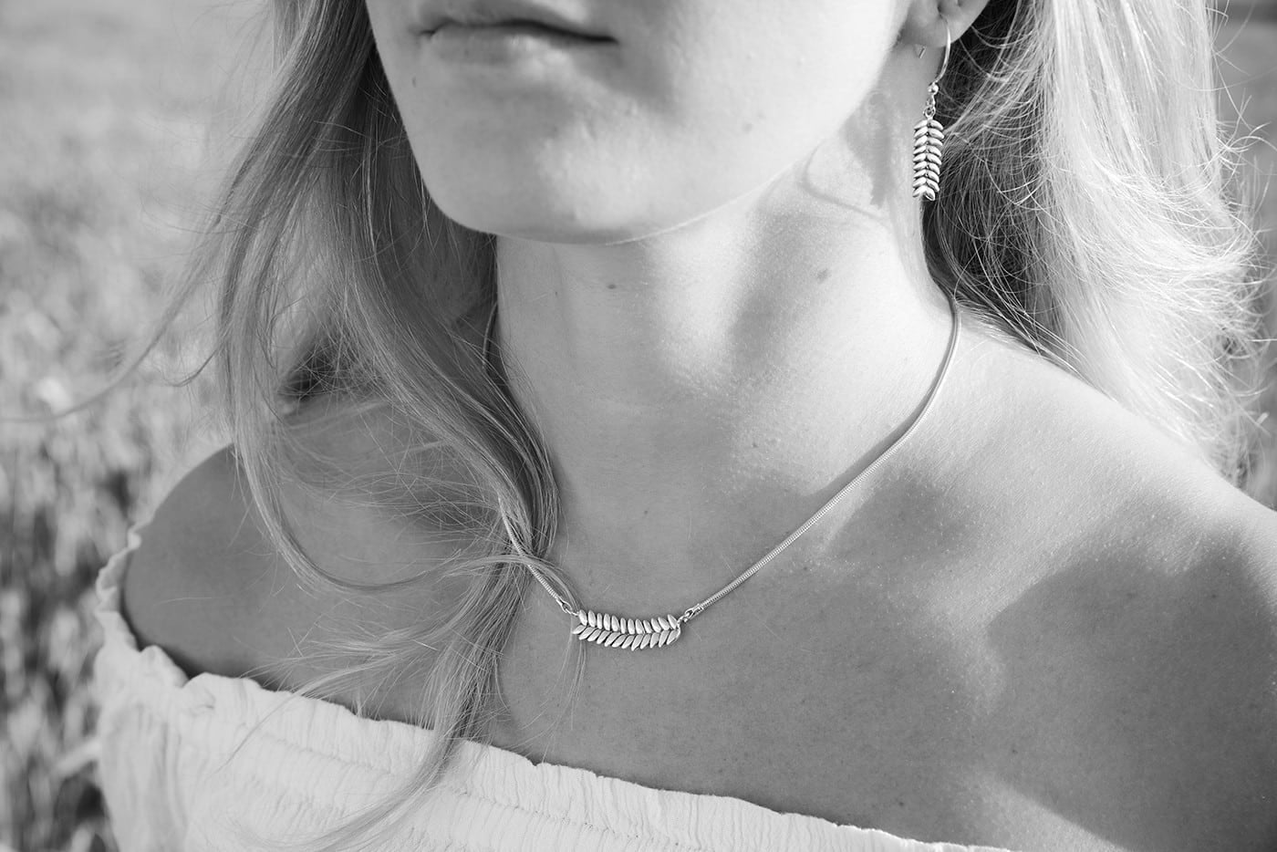 RÅG örhängen på krok - Guldviva Jewellery