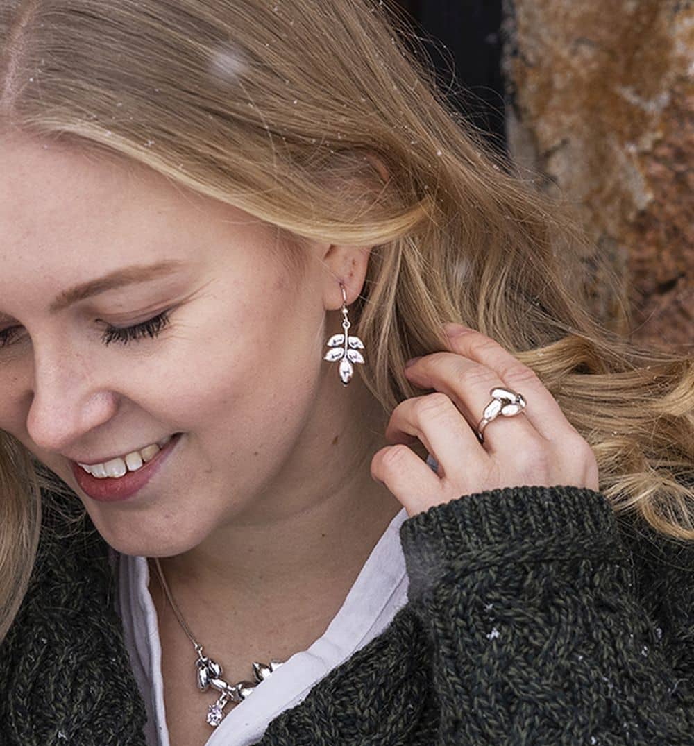 EVA blad örhängen i 925 sterlingsilver med krokfäste