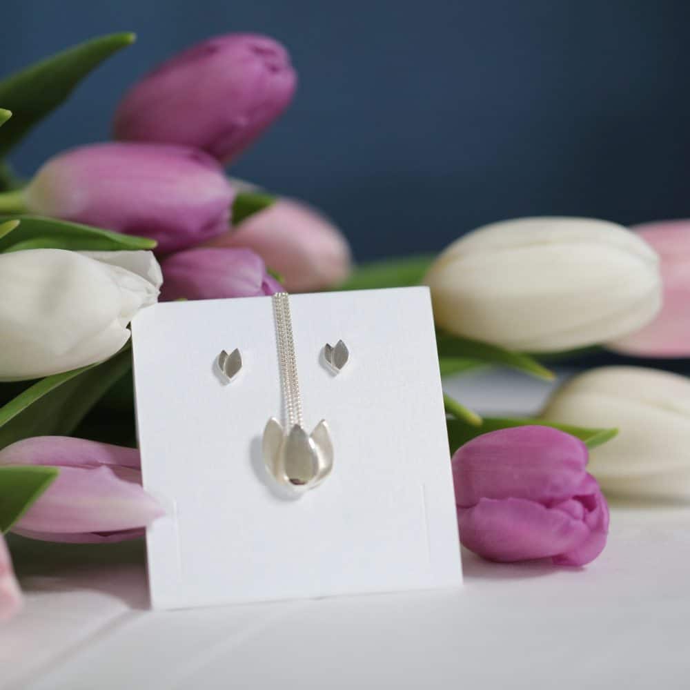 TULPAN örhängen på stift - Guldviva Jewellery